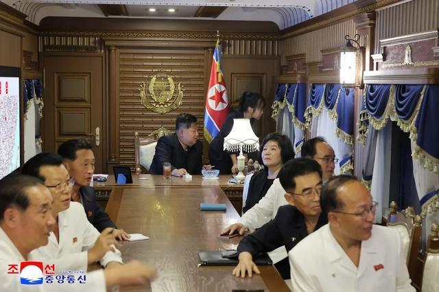 金正恩“多边首秀”,女儿两度亮相